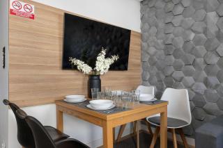 Przestronny Apartament z Sauną i Widokiem na Rynek w Centrum Kielc by Noclegi Renters - 4