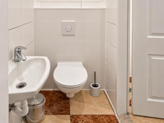Bright 1-Bedroom Apartment with Spacious Living Room - Vienna - 4