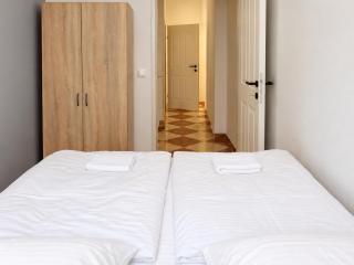 Bright 1-Bedroom Apartment with Spacious Living Room - Vienna - 3