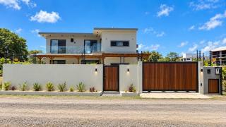 Modern 4BR Villa with Private Pool - Calodyne - 0