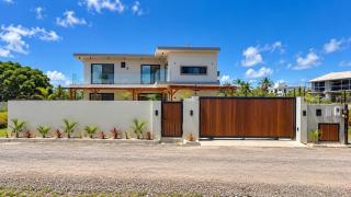 Modern 4BR Villa with Private Pool - Calodyne - 6