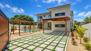 Modern 4BR Villa with Private Pool - Calodyne - 3