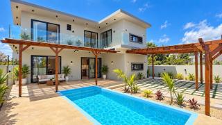 Modern 4BR Villa with Private Pool - Calodyne - 2