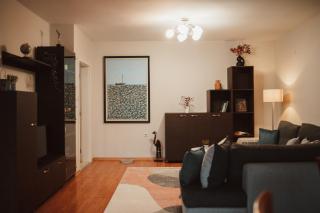 Rhea Apartment with Parking - 5