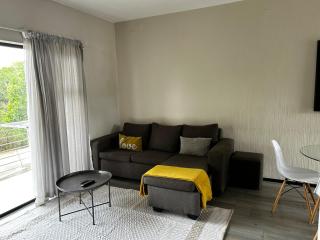 Broadacres Two Bedroom with WiFi Backup and Pool - Sandton - 4