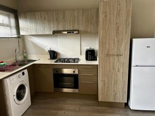 Broadacres Two Bedroom with WiFi Backup and Pool - Sandton - 5