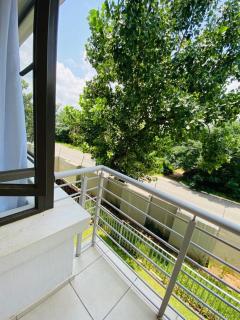 Broadacres Two Bedroom with WiFi Backup and Pool - Sandton - 1