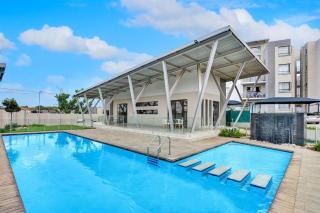 Broadacres Two Bedroom with WiFi Backup and Pool - Sandton - 2