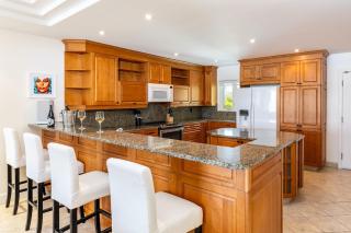 2 Bdrm Stunning Marina View at The Yacht Club C5 - 5