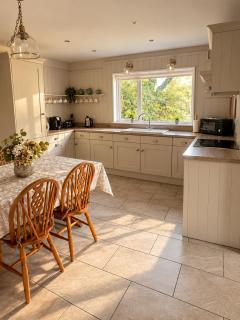 Stunning riverside cottage in central location - 4