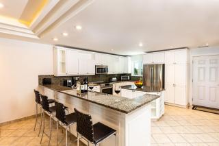2 Bdrm Pool Marina View at The Yacht Club E12 - 7