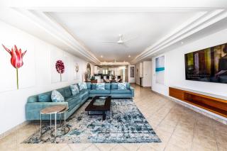 2 Bdrm Pool Marina View at The Yacht Club E12 - 3