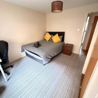 Traditional City Centre Apartment with Free Parking - 8