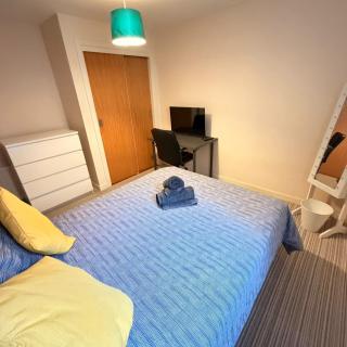 Traditional City Centre Apartment with Free Parking - 4