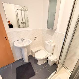 Traditional City Centre Apartment with Free Parking - 6