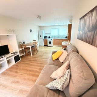 Traditional City Centre Apartment with Free Parking - 1