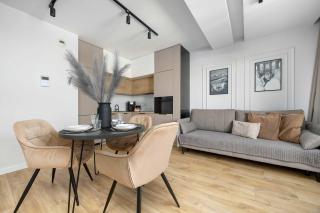 Nowoczesny Apartament z Balkonem i Miejscem do Pracy by Noclegi Renters - 3