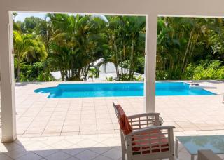Villa charmante à Petit-Bourg avec piscine privée et jardin. - 3