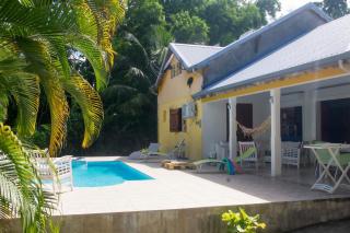 Villa charmante à Petit-Bourg avec piscine privée et jardin. - 2
