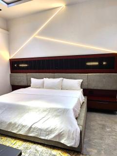 Richgates Luxury Apartment Near Thinkers Corner - 3