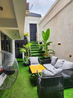 Richgates Luxury Apartment Near Thinkers Corner - 1