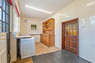 Hot Tub & Games Room - Sleeps 11 - 4BR Wyboston - 6