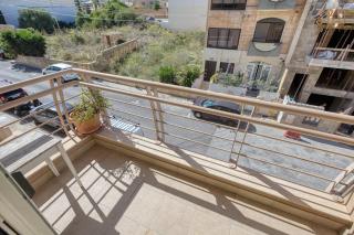 Bright Two Bedroom Apartment with Balcony in Swieqi - 8