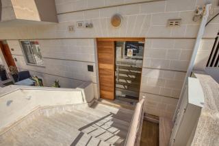 Bright Two Bedroom Apartment with Balcony in Swieqi - 2