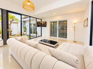 The Palm Villa-2BR Tropical Retreat in Canggu - 9