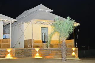 Desert Popular Resort & Camp - 0