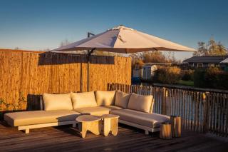 Waterfront tiny home with spacious garden - 9