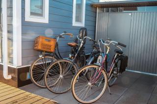 Waterfront tiny home with spacious garden - 2