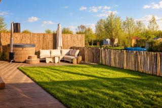 Waterfront tiny home with spacious garden - 0