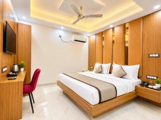Hotel Shri Sai Palace Ayodhya - 1