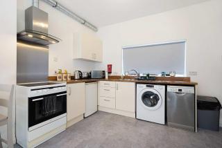 Chic 1BR Stay near Darlington Sleeps 2 with TV and WiFi - 3