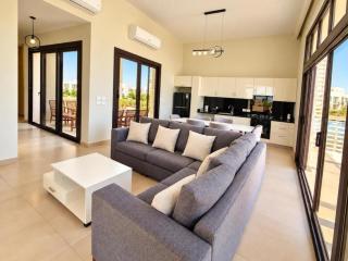BIG Heated Pool, Lagoon View 3BR, Nanny Room! - 3