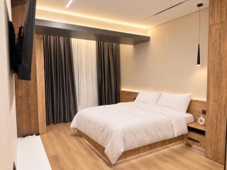 Elegant Luxury Apartment in ModeraTowers - 8
