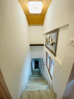 Rosa Villa Cozy Hillside Stay with Scenic Views - 5