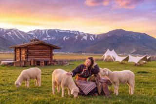 Black Bean Cafe & Wild Retreat - Shangri La - Where Tibetan Heritage Meets Untamed Wilderness - Round-trip Shuttle Service to Dukezong Ancient Town & Airport or TS - 0