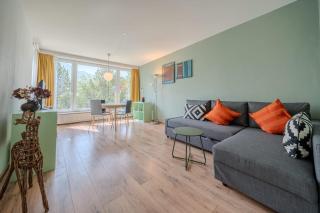 Viktoria A12 by Arosa Vacations, Renoviertes App mit Bergblick im Zentrum - 0