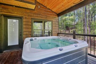 Broken Bow Cabin with Hot Tub and Game Room - 9