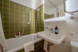 Alexandra 120 by Arosa Vacations, Renoviertes Studio mit Bergblick & Parking im Zentrum - 7