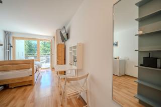 Alexandra 120 by Arosa Vacations, Renoviertes Studio mit Bergblick & Parking im Zentrum - 4