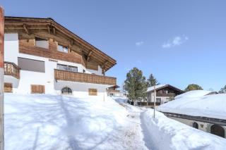 Chalet Marmotta 2 by Arosa Vacations, Privates Familienhaus direkt an der Skipiste - 0