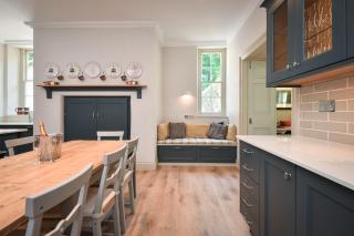Coastal Manor by Birch Stays - 5