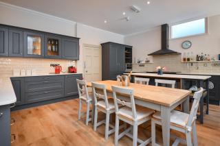 Coastal Manor by Birch Stays - 6