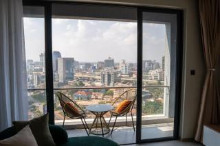 2BR with 180 degree Skyline Views Nairobi with Pool & Gym - 2