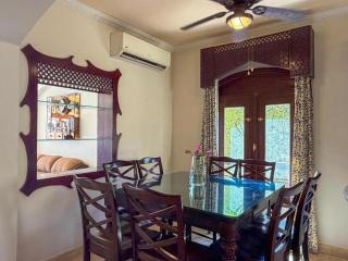 Heated Pool, Nanny Room! 4BR Spacious Sabina Villa - 4
