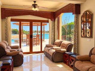 Heated Pool, Nanny Room! 4BR Spacious Sabina Villa - 0