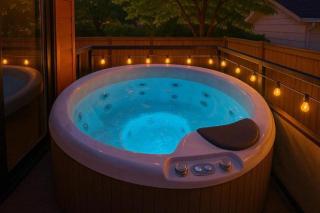 9BDRM Chic Luxury Retreat - Hot Tub - AC - BBQ - Sleeps 23 - 0
